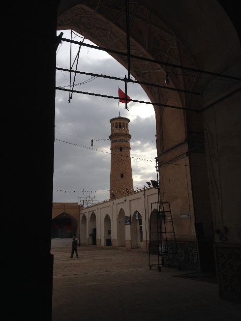 مسجد آقا بلند قامتی در بین خشت و گل: